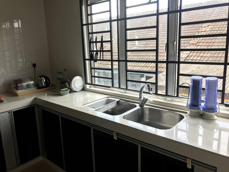 Terrace House Near Stulang Laut Ciq Midvalley Ksl For 7Pax Johor Bahru Exterior foto
