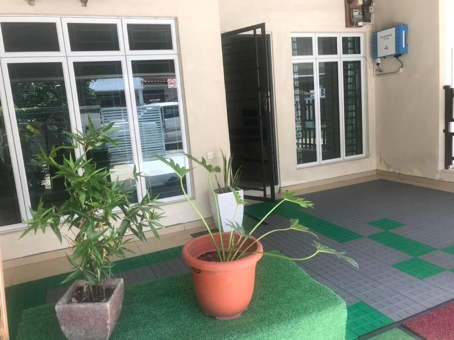 Terrace House Near Stulang Laut Ciq Midvalley Ksl For 7Pax Johor Bahru Exterior foto