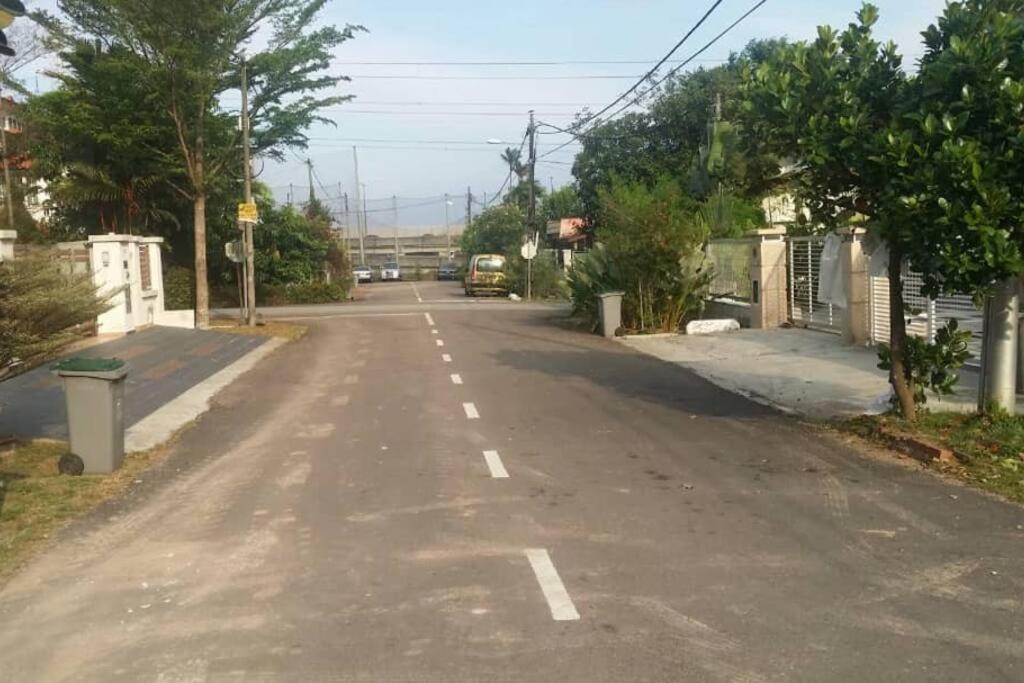 Terrace House Near Stulang Laut Ciq Midvalley Ksl For 7Pax Johor Bahru Exterior foto