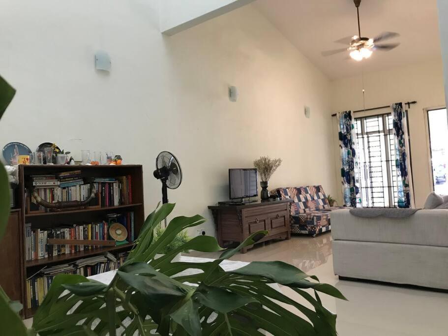 Terrace House Near Stulang Laut Ciq Midvalley Ksl For 7Pax Johor Bahru Exterior foto