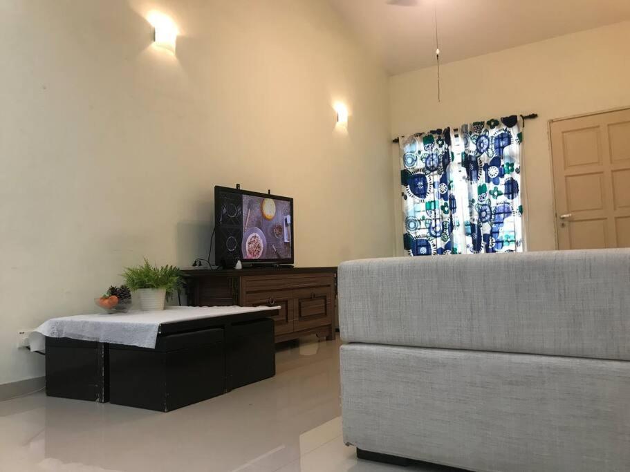 Terrace House Near Stulang Laut Ciq Midvalley Ksl For 7Pax Johor Bahru Exterior foto