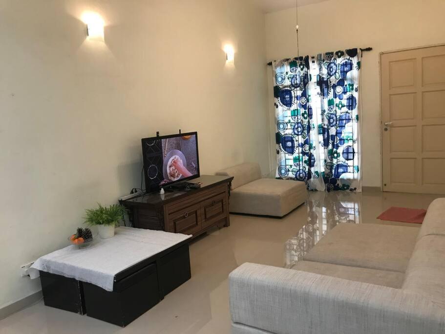 Terrace House Near Stulang Laut Ciq Midvalley Ksl For 7Pax Johor Bahru Exterior foto